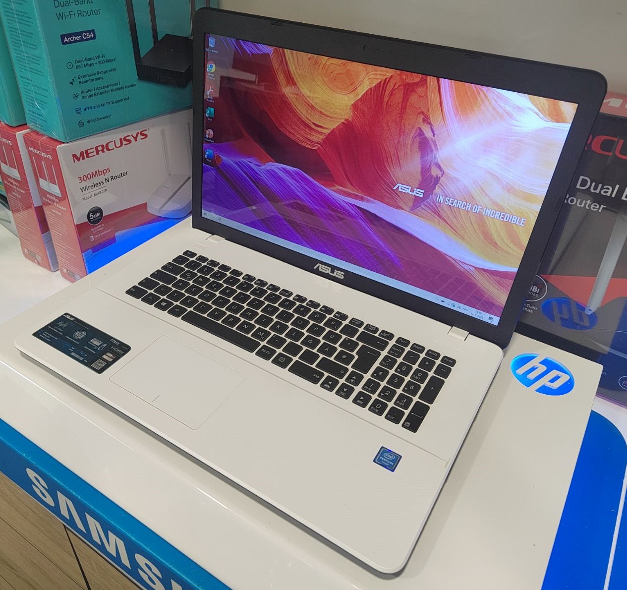 ASUS F751SA-TY034T