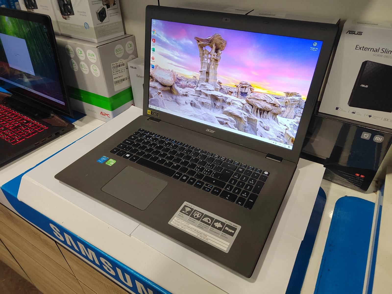 Acer Aspire E5-772G – 17.3” FHD | i5 | 8GB RAM | 256GB SSD