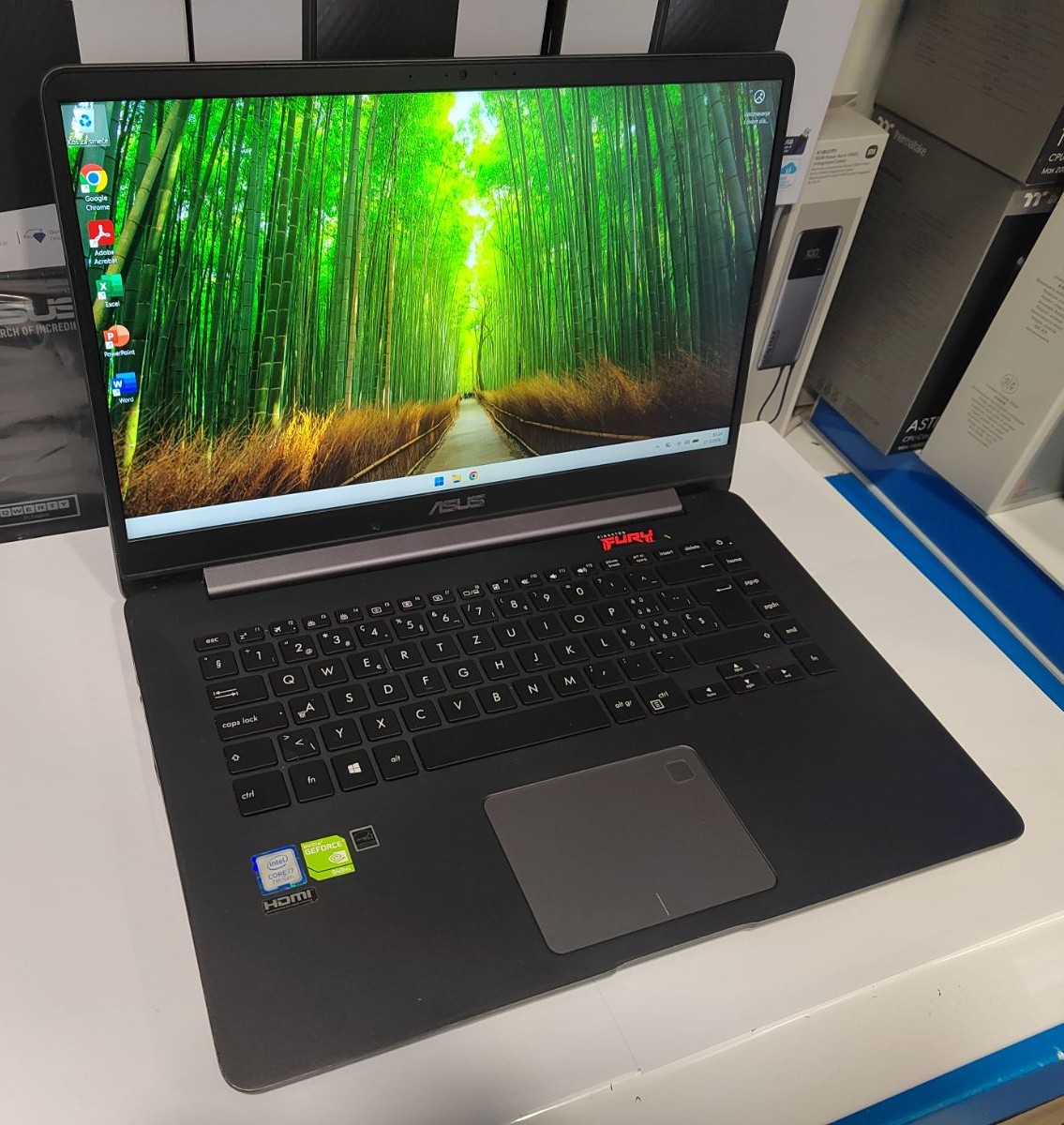 Asus ZenBook UX530U – i7, 16GB RAM, 256GB SSD, 940MX