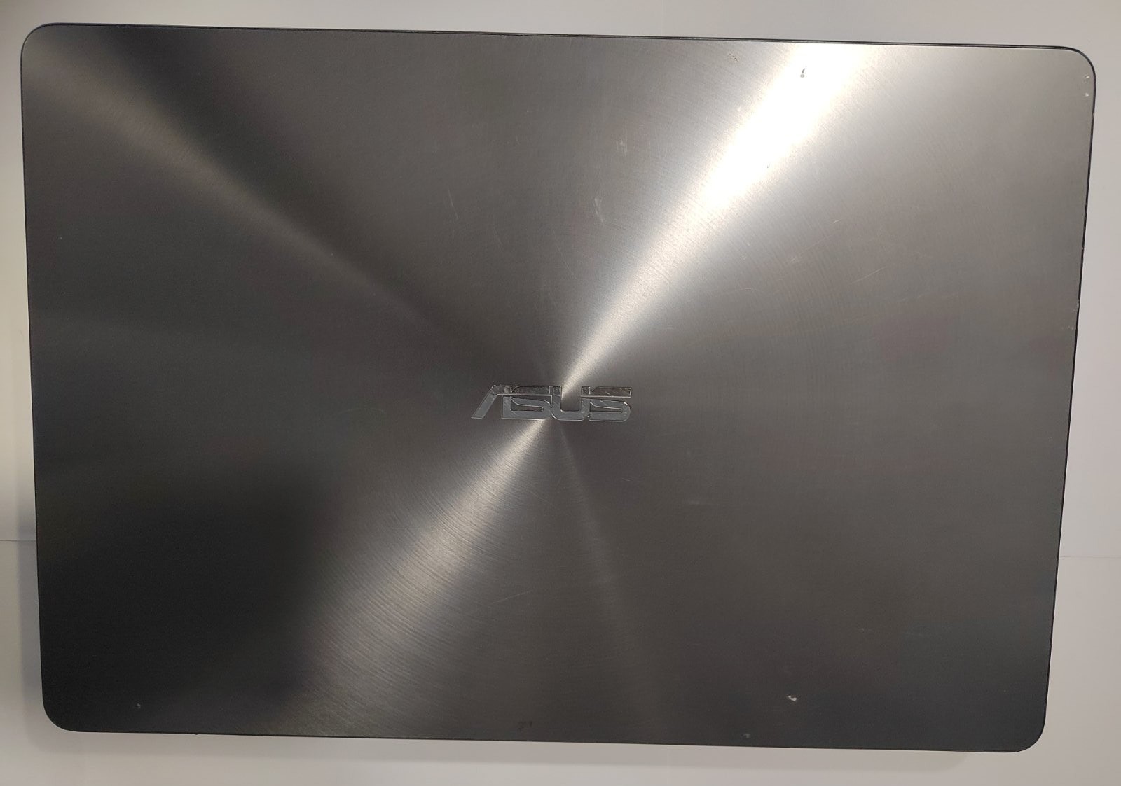 Asus ZenBook UX530U – i7, 16GB RAM, 256GB SSD, 940MX