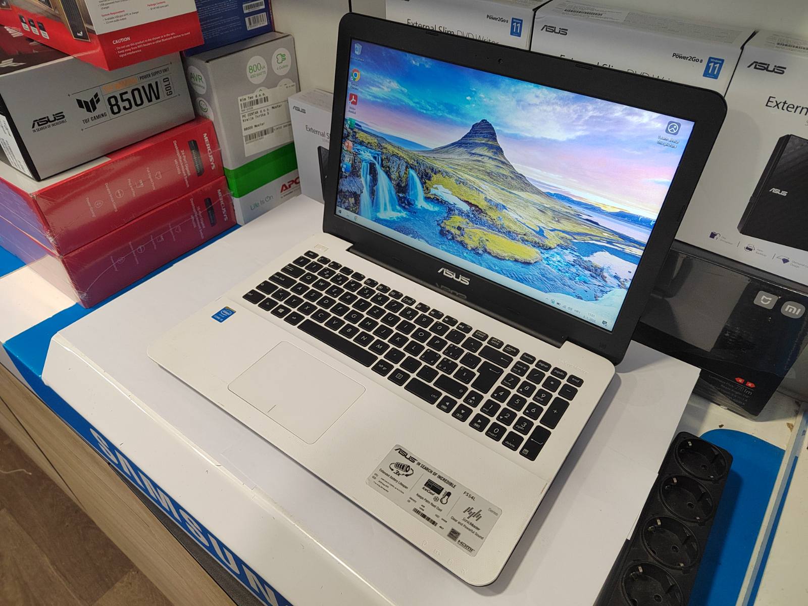 ASUS F554L Laptop – Intel i5, 8GB RAM, 256GB SSD