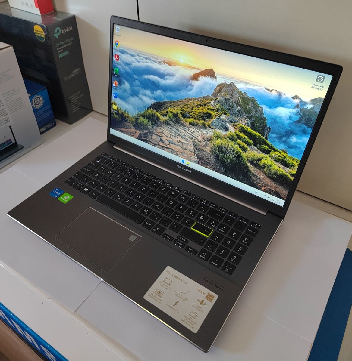 Asus VivoBook S533EQ-WB517