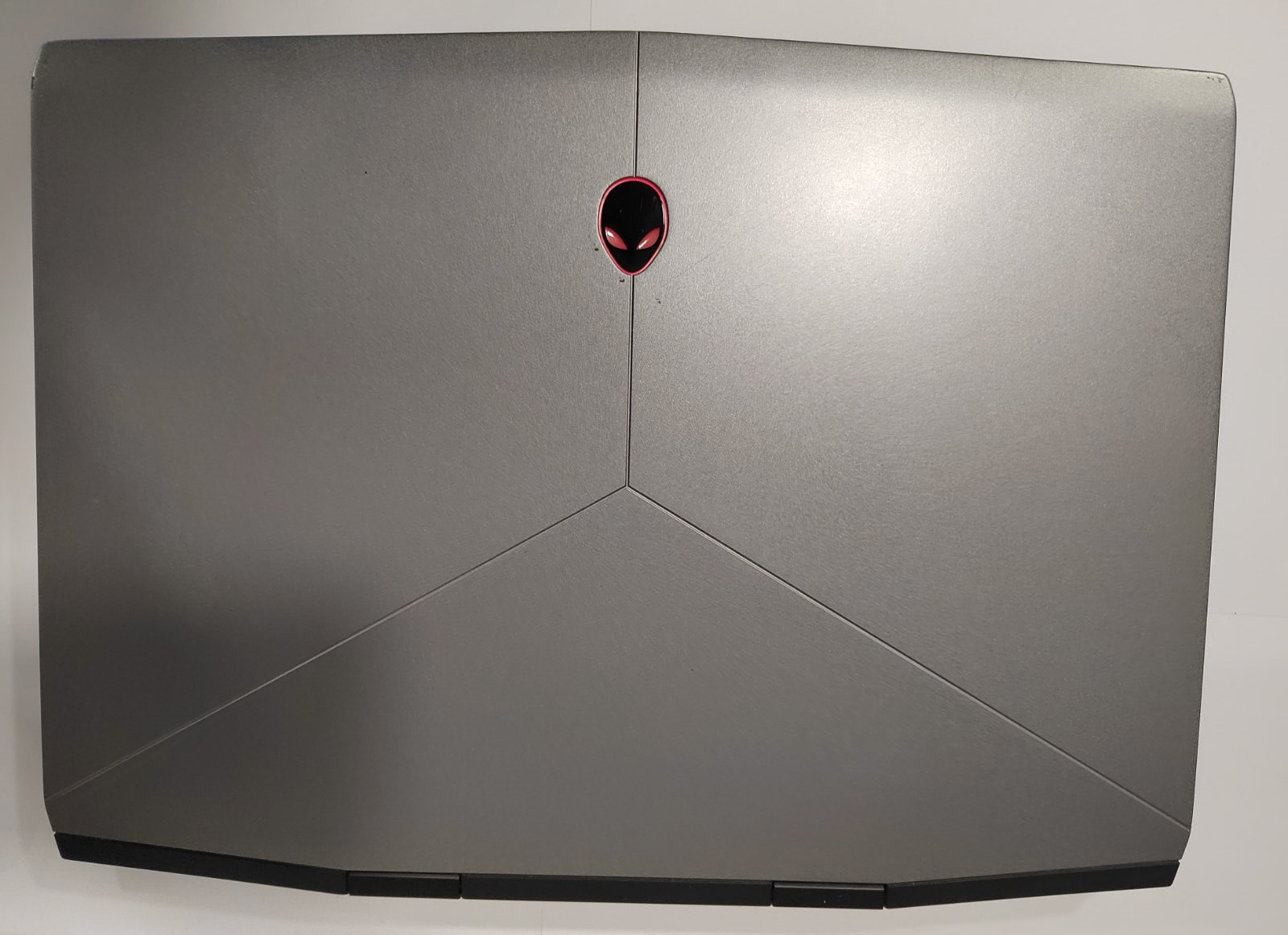 🔹 Dell Alienware M15 i7/16GB/512SSD GTX 1660 Ti 144Hz Gaming