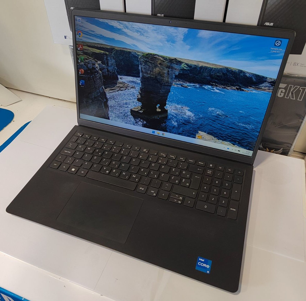 Dell Vostro 15 3510 i5-1135G7 / 16GB RAM / 512GB SSD