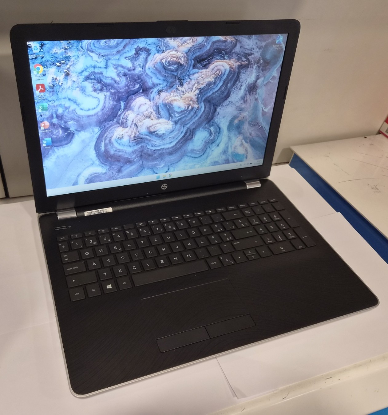HP 15-bs176nz i7-8550U 16GB 256GB SSD 15,6" FHD IPS