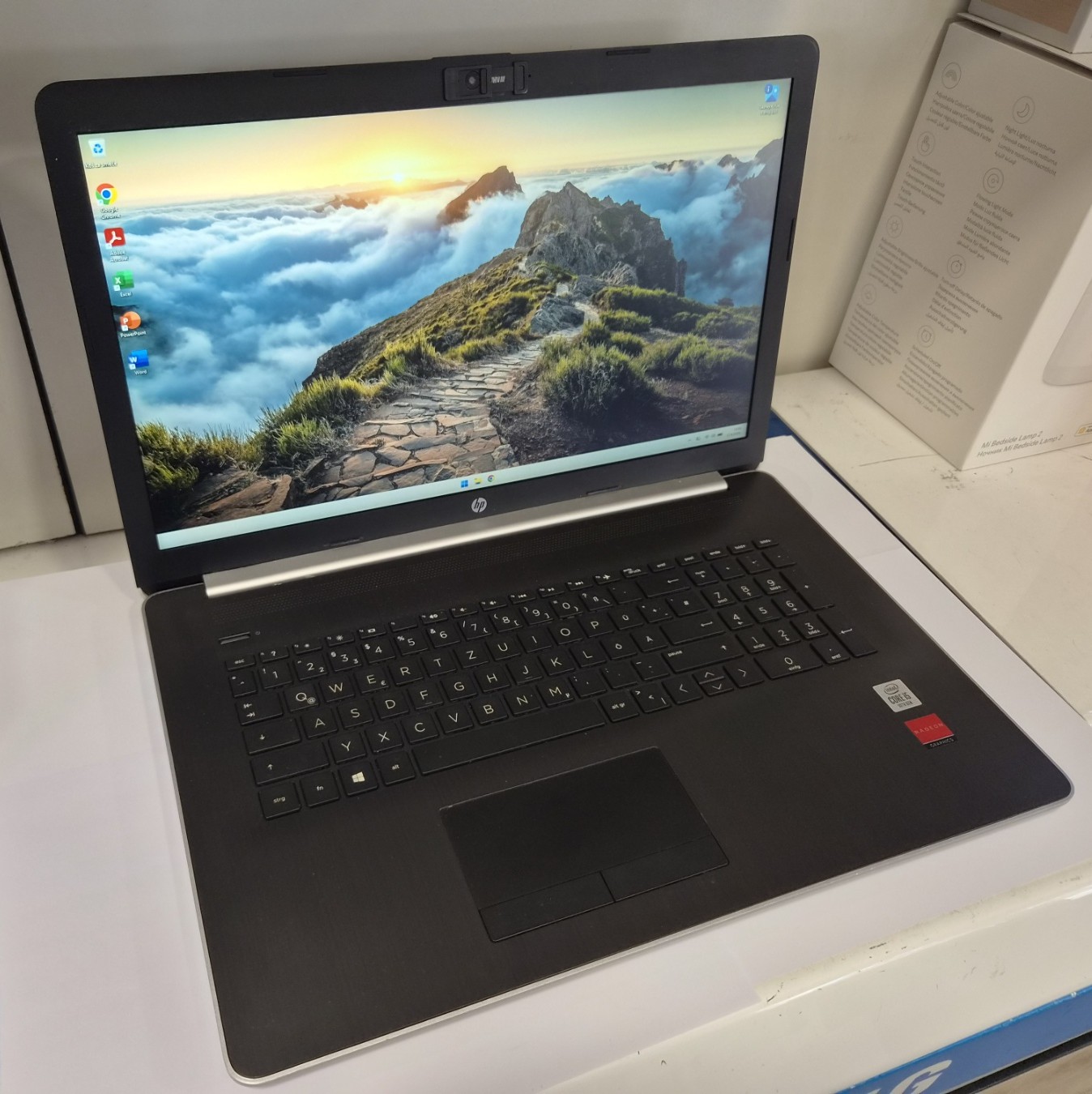 HP 17-by2631ng i5-10210U 16GB 256GB SSD Radeon R7 M440 FHD IPS