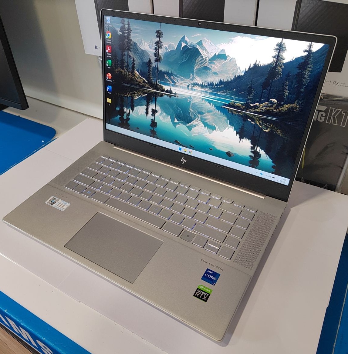 👉 HP Envy 15-ep1068TX i7-11800H / RTX 3060 / 16GB / 512GB SSD