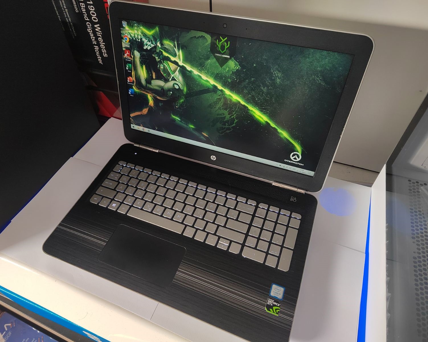 HP Pavilion - 15-bc211nm GAMING!!!