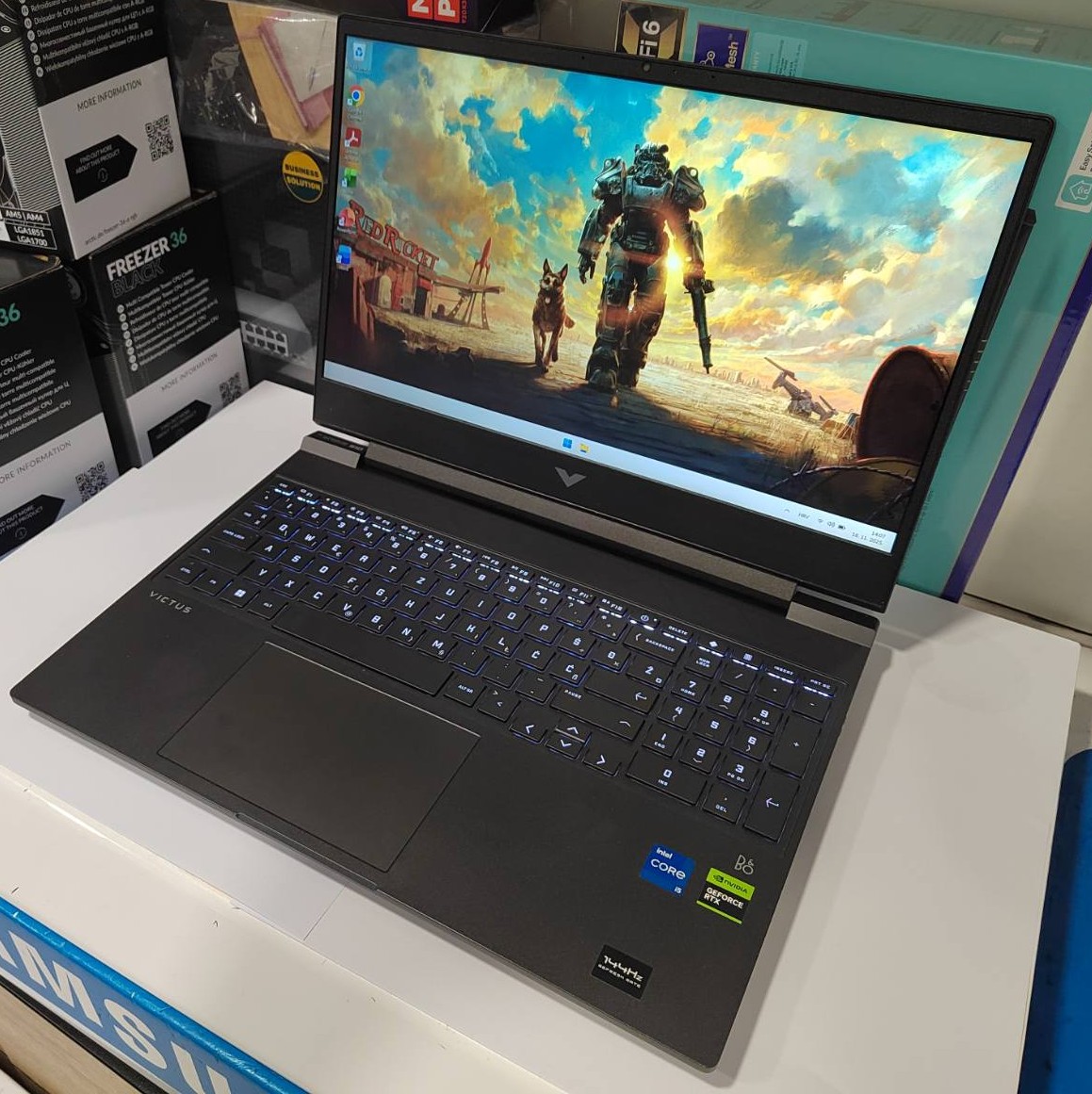 HP Victus 15-fa0046nm GAMING!!!