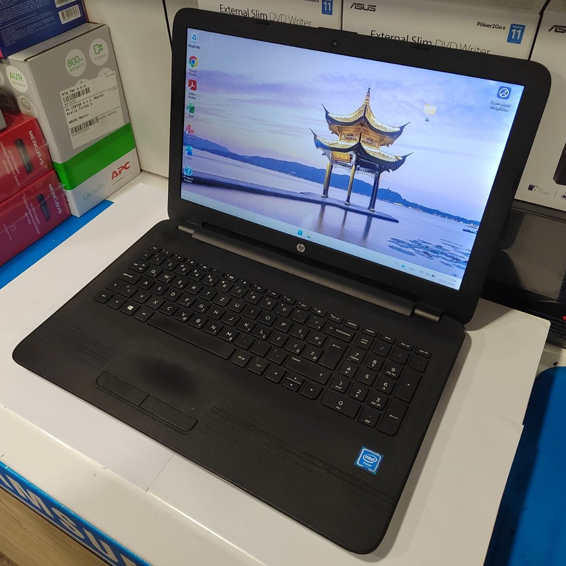 HP 15-ay050nm – 15.6″ laptop | 8GB RAM | 256GB SSD